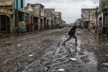 国連WFP、ハリケーン「マシュー」の被災地で支援活動立上げ