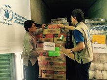エクアドルの地震被災地に支援食糧を輸送