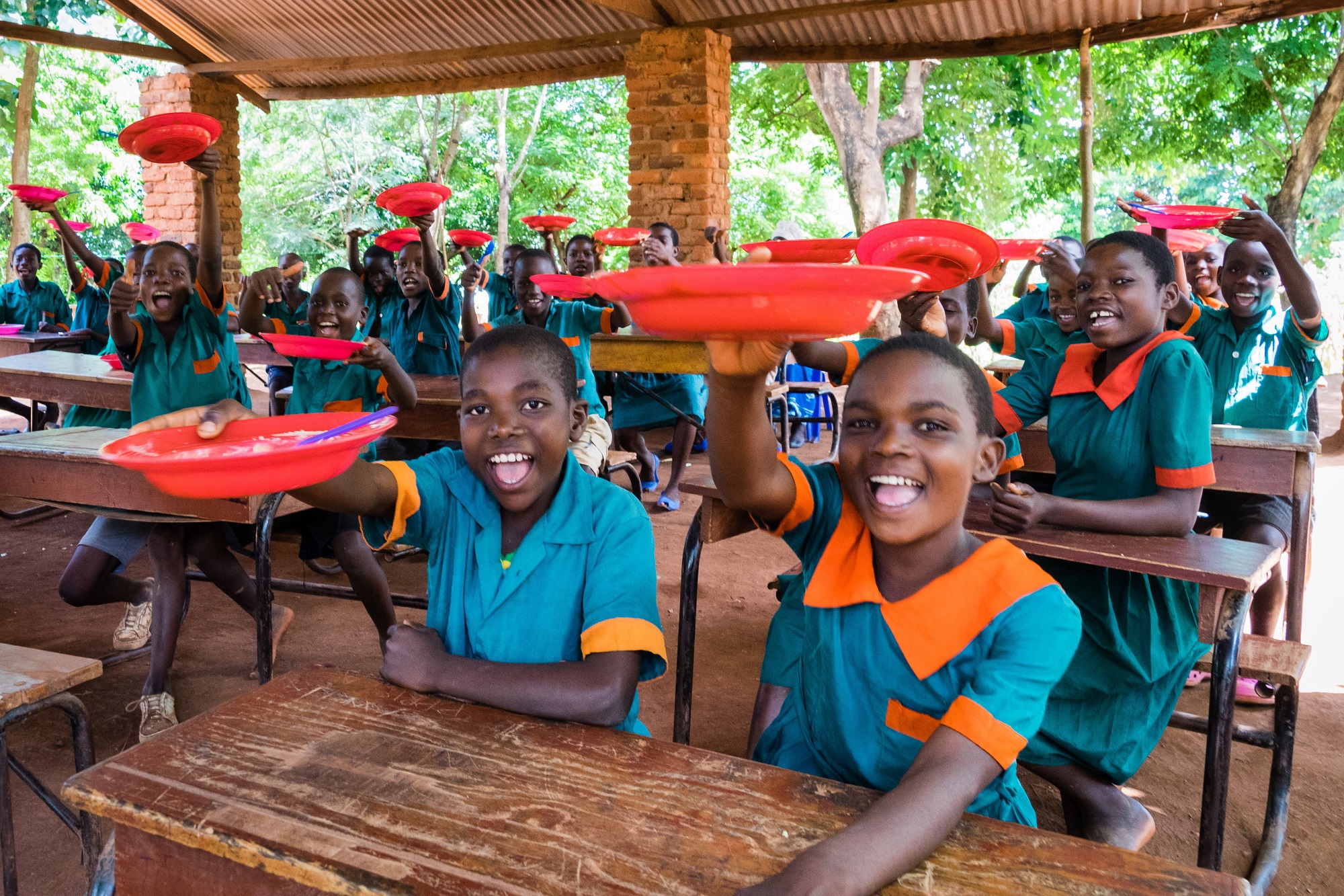 マラウイでは100万人の子どもたちに学校給食を提供することで、教育の機会を広げている