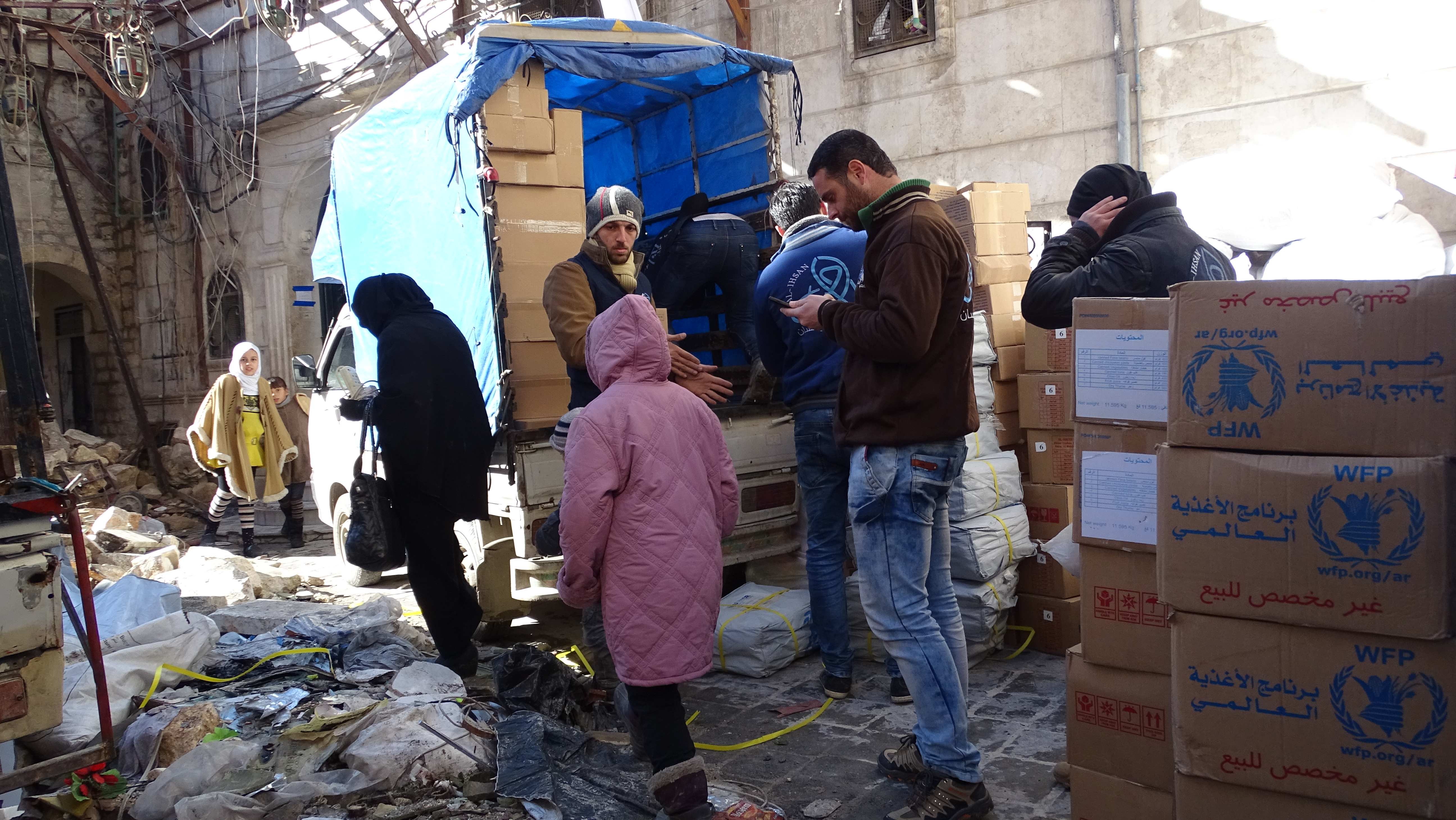 【動画】シリア・アレッポ東部で食糧支援開始