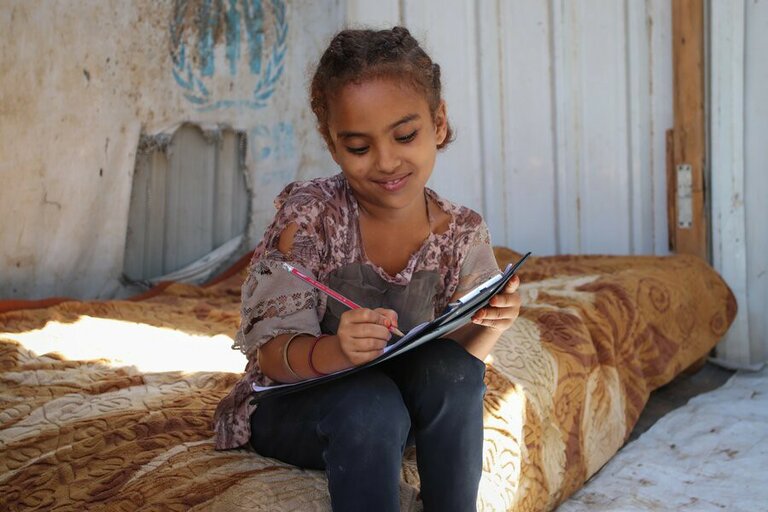 「親愛なる世界の人々へ」イエメンの2人の少女からの2通の手紙