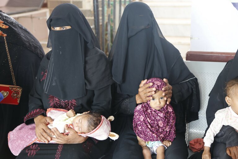 イエメン: 飢餓に直面する人びと -3人の物語