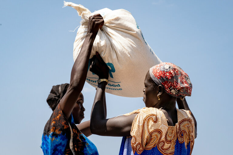飢きんの警告：飢餓、栄養失調、そしてもう一つの致命的なパンデミックに対する国連WFPの取り組みについて