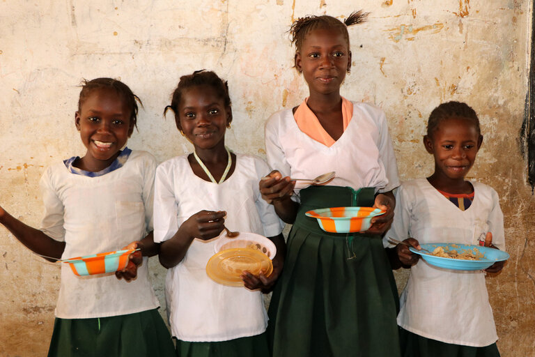 ガンビアで日本の支援者からの寄付により学校給食が再開（皆さまへのお礼）