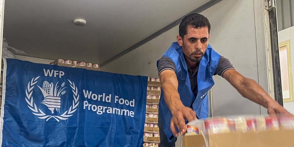 国境を越えガザ地区へ初めての食料が搬入される中、国連WFPは継続的なアクセスを要請