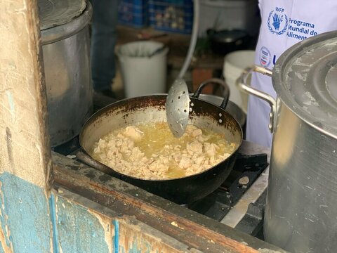 優しさあふれるペルーのお鍋：国連WFPが遠隔地で温かい食事を支援