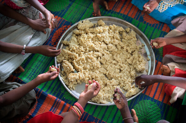 「つなぐ」心が世の中を変える~「世界食料デー」~