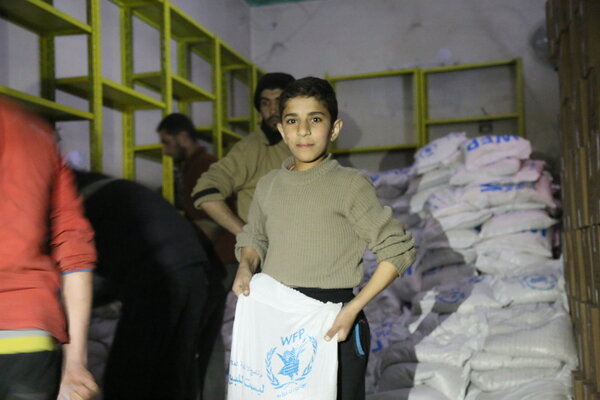 国連WFP シリアの5つの包囲地区へ食糧を搬入