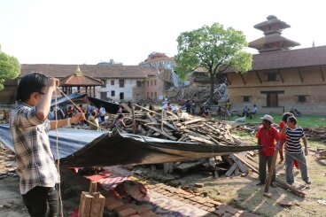 余震発生のネパールで被災地調査を実施 すでに約100万人に食糧を配布