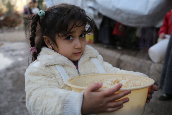 シリア支援の対象を700万人超に拡大 支援物資の空輸開始