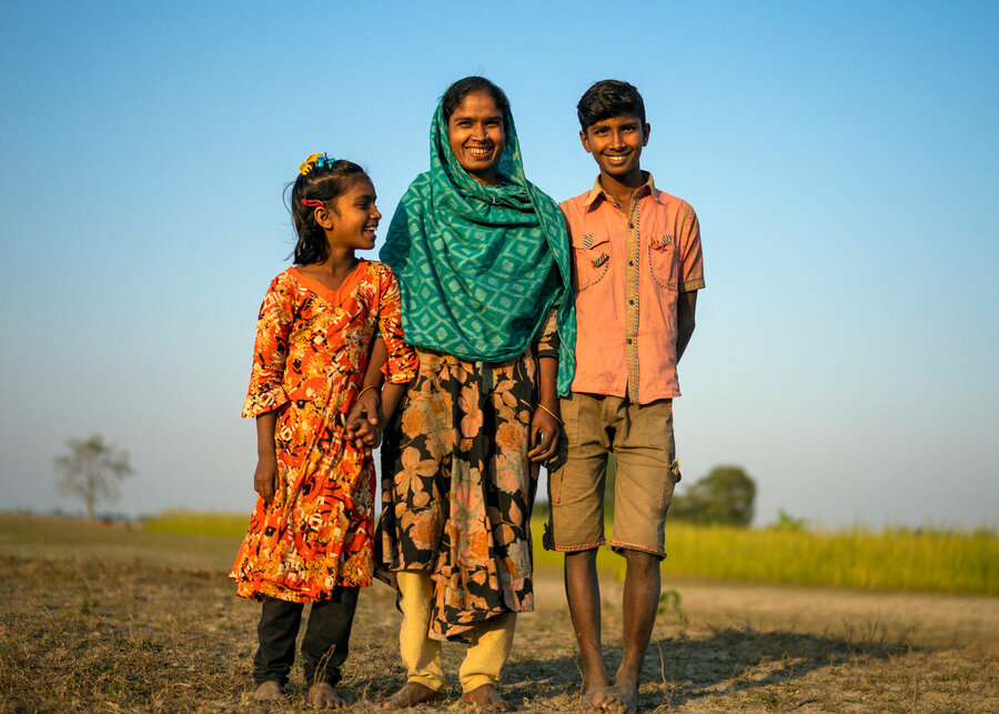 アフロザさんは2人の子供に学校を卒業してもらいたいと思っています。Photo: WFP/Sayed Asif Mahmud