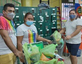 15. 国連WFPの食料カードはパンデミックの間、LGBTIの800世帯を支援しています。Photo: WFP/Hetze Tosta