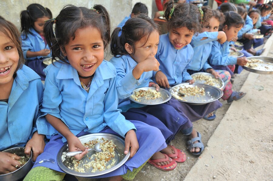 知花くららさん、ネパールの学校給食支援を視察 | World Food
