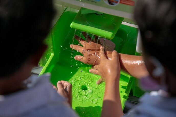食事前の手洗いには、国連WFPが提供した「ハッピータップ」が活躍。Photo: WFP/Arete/Nick Sells