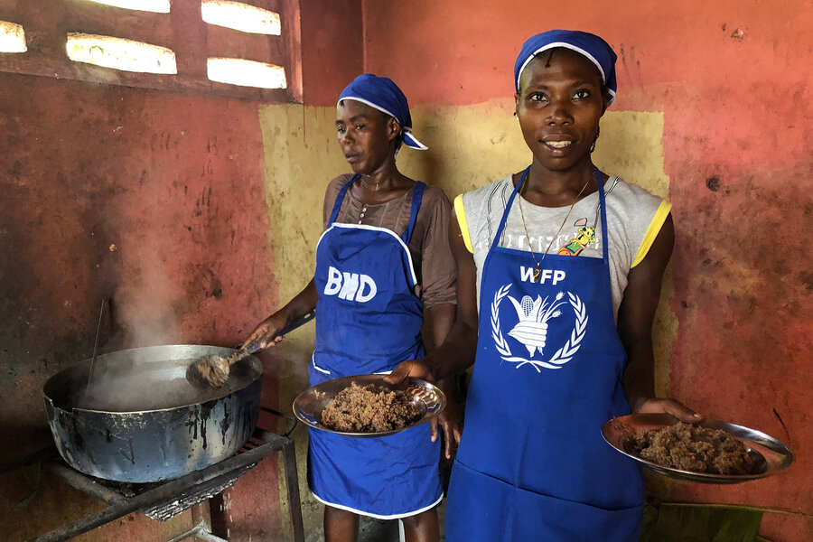 307人の子どもたちのための温かい食事。Photo: UN Haiti/Daniel Dickinson