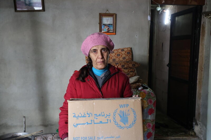Woman with a WFP box in Syria