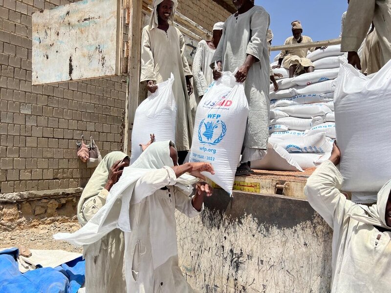 支援物資配給の一時的な中断が解除され次第、ポートスーダンにある国連WFPの倉庫に保管されている食料による緊急食料支援を行います。