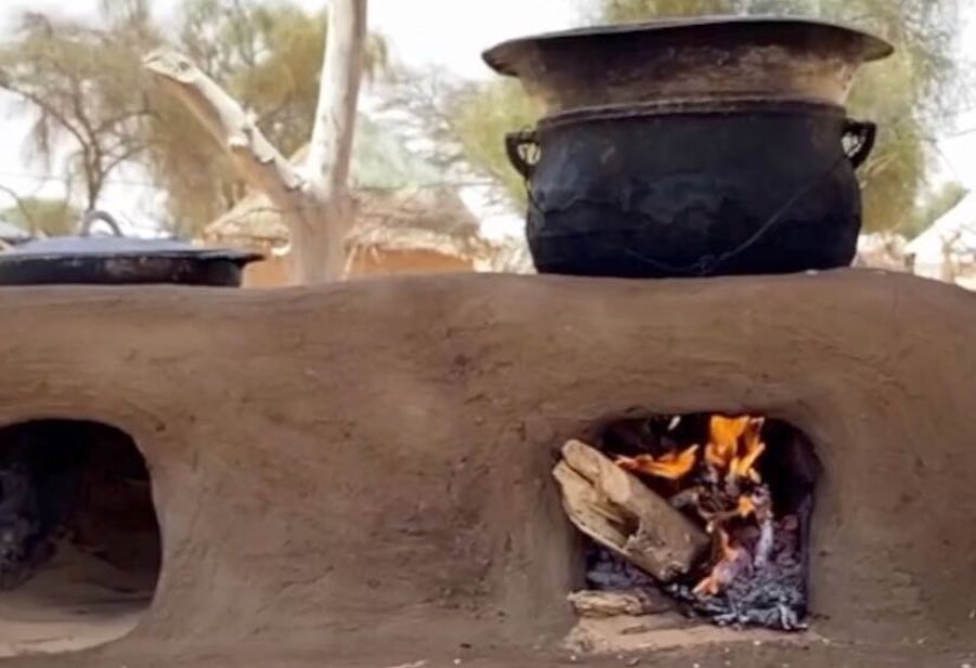 国連WFPがモーリタニアで支援する低燃費オーブン。学校用ガスコンロも試験的に導入されています。
