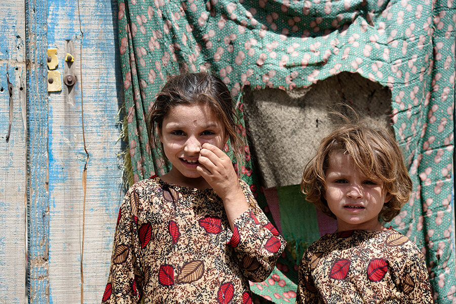 アフガニスタンの少女たちは、小学校を卒業しても教育を続けることができません。Photo: WFP/Hasib Hazinyar