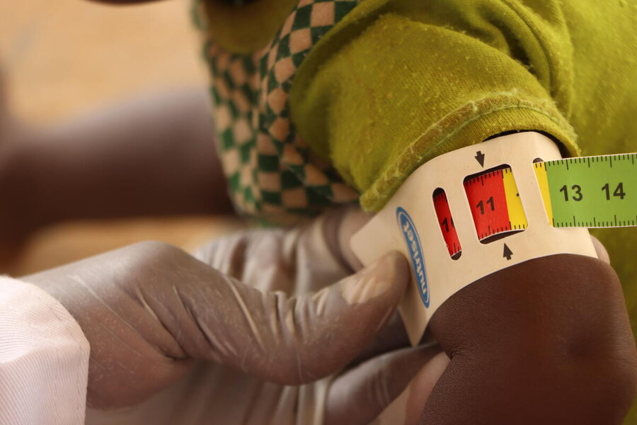 マリの子どもたちの間では、WHOの緊急基準値を超える急性栄養失調が急増しています。 Photo: WFP/Aboubacar Sidibe