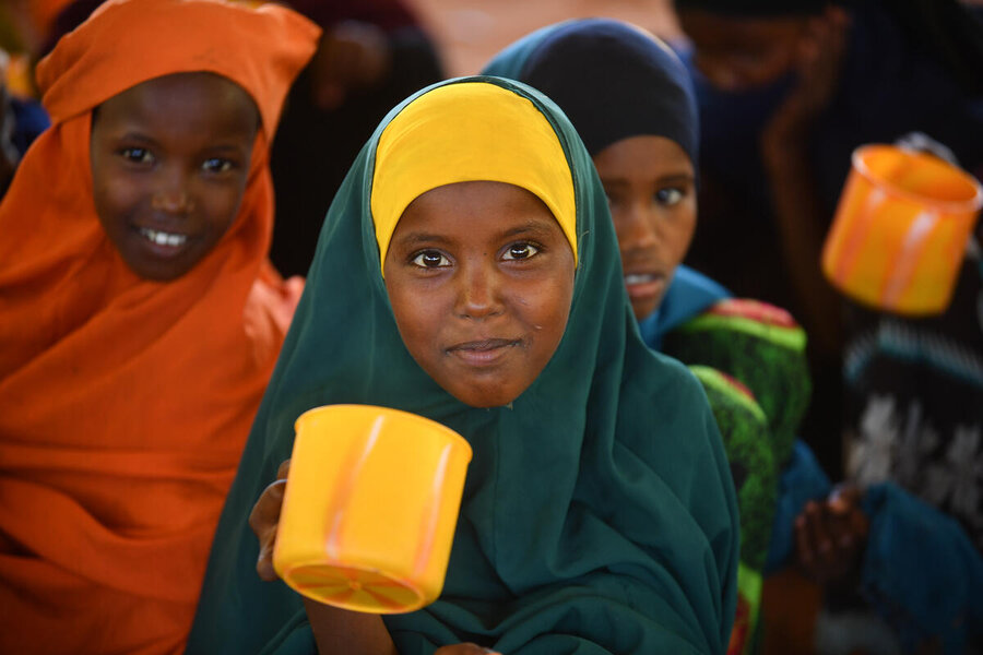 エチオピア・ソマリア地域の難民キャンプで、国連WFPが支援する学校での昼食時間 Photo: WFP/Michael Tewelde