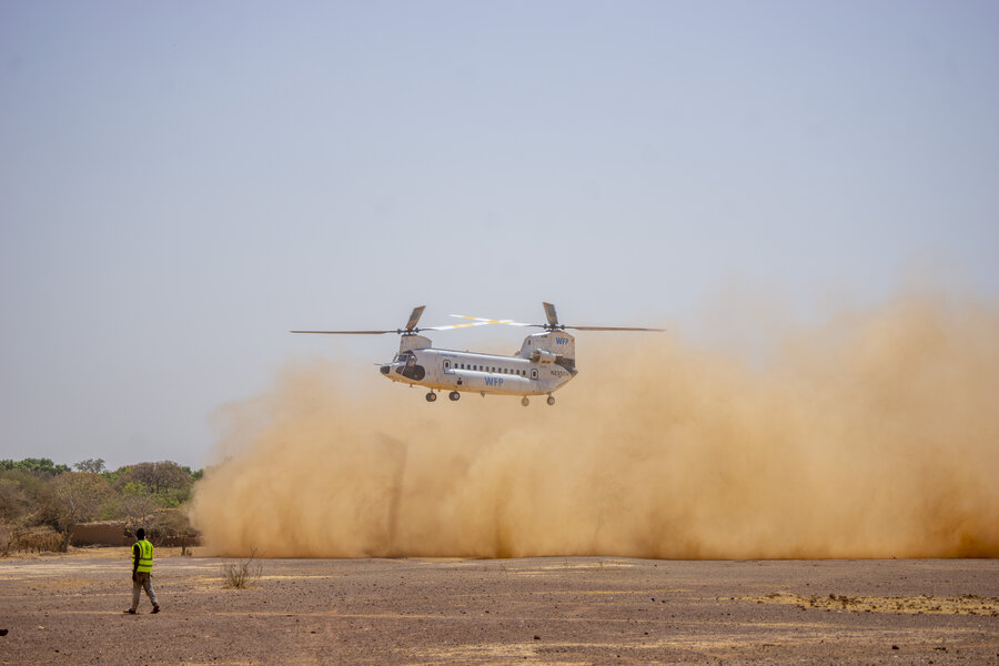 UNHAS' humanitarian airlifts are vital for hungry people in cut-off parts of Burkina Faso. Photo: WFP/Cheick Omar Bandaogo.