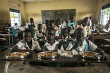 国連WFP、COVID-19による休校で給食を食べられない子どもたちの支援に向け準備