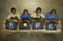 WFP学校給食支援の新公共広告キャンペーン「消さないで、子どもたちの希望。」